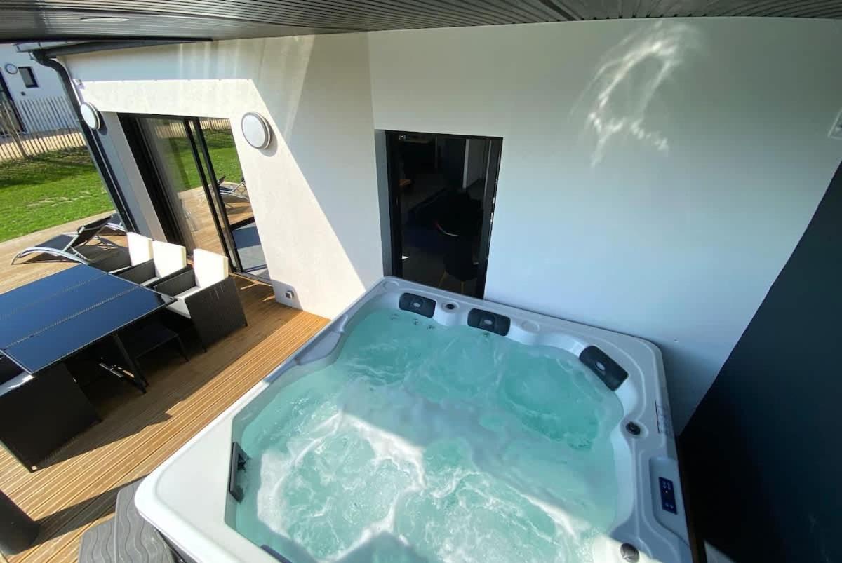 Carantec 4 Stars Villa With Jacuzzi And Garden For 8 Persons 외부 사진